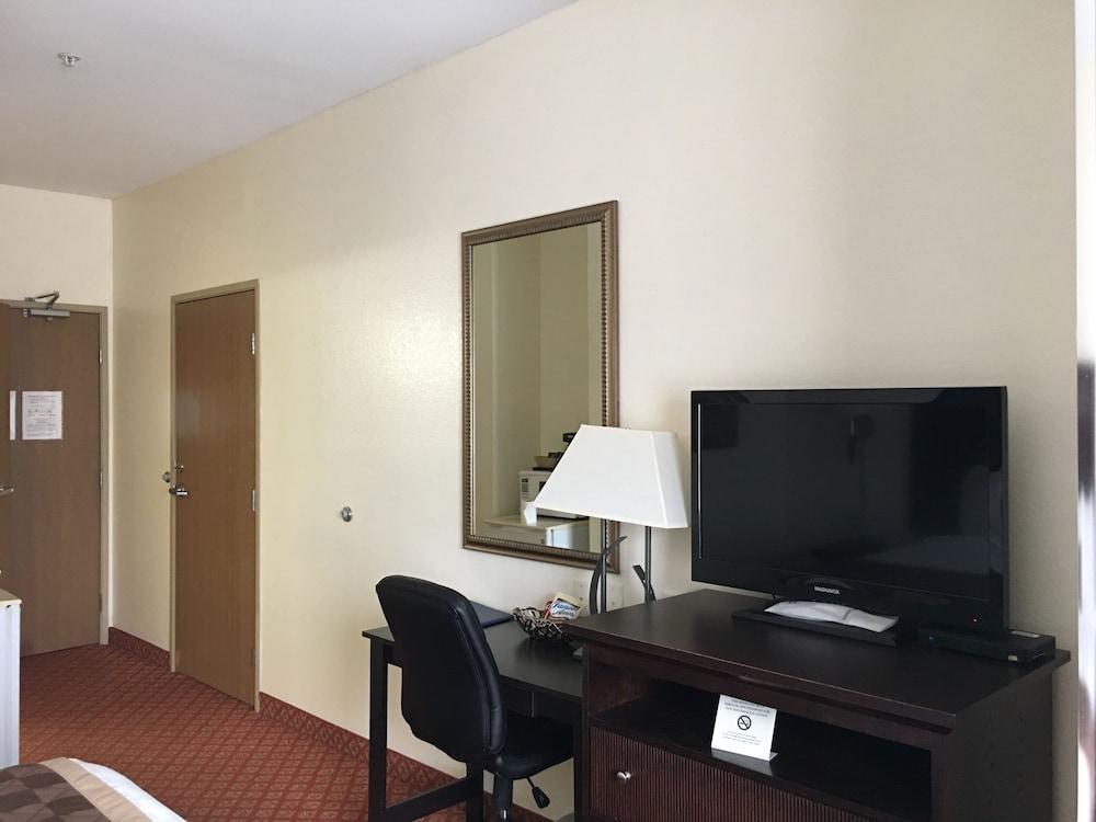 Best Western Roanoke Inn & Suites Exterior photo